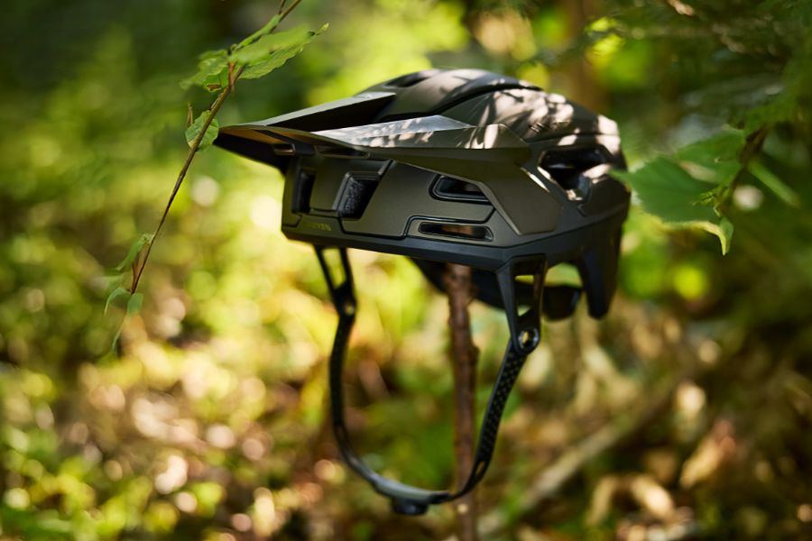 Canyon Deflectr MTB helmet