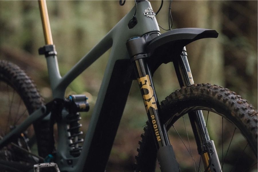 Fox Podium mudguard finally arrives — a dedicated high-mount mudguard for Fox’s inverted Podium fork