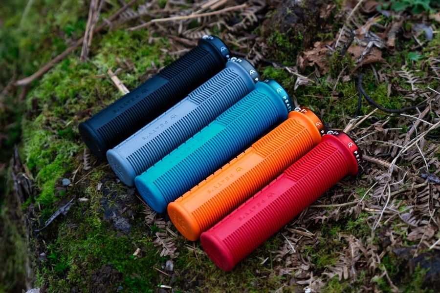 Peaty’s Monarch Grips now include colour matched lockrings as standard