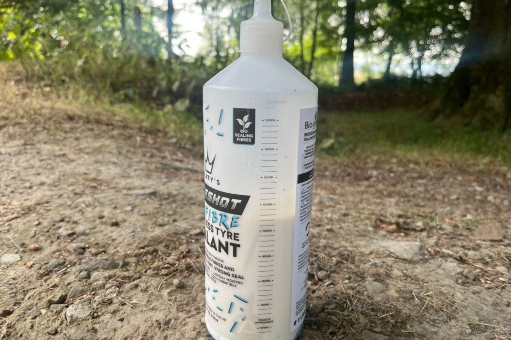 Peaty’s Holeshot BioFibre Tubeless Tyre Sealant